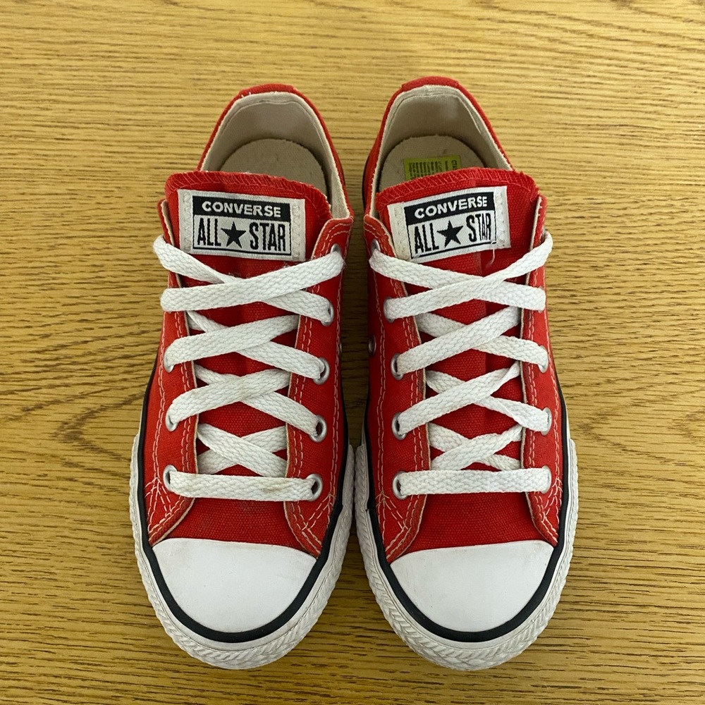 Converse Chuck Taylor’s All Star red canvas sneakers low top 
Kids US size 13.5
